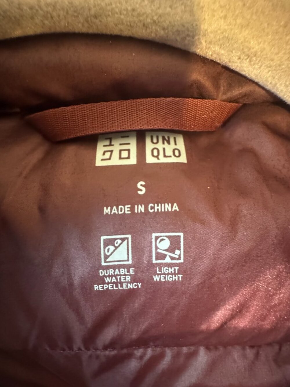 Uniqlo Ultra Light Down Vest β Maroon/Burgundy β Size S β EXCELLENT π₯ - Picture 7 of 8